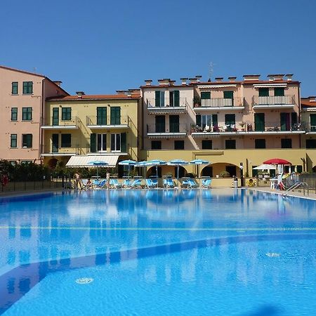 Appartamento Vista Mare Con Piscina Cala Di Sole อิมเปรีอา ภายนอก รูปภาพ