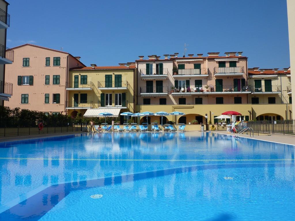 Appartamento Vista Mare Con Piscina Cala Di Sole อิมเปรีอา ภายนอก รูปภาพ